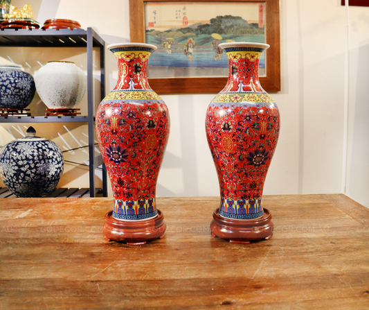 Chinese Pattern Red Vase (VTRA2)