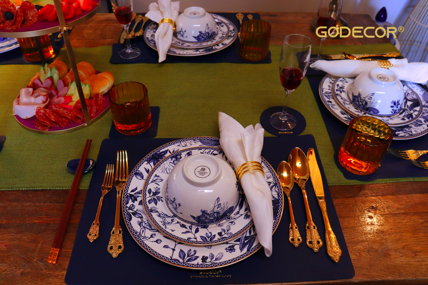 110 Pcs Table Setting for 6 With Blue and White Dinnerwares