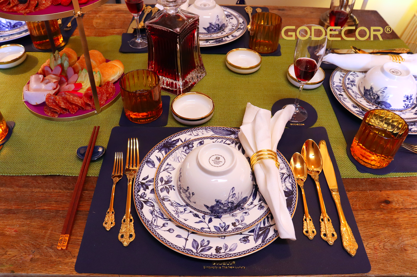 110 Pcs Table Setting for 6 With Blue and White Dinnerwares