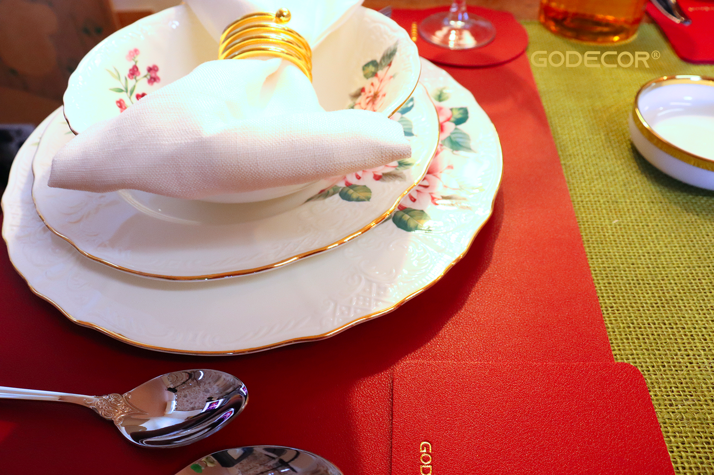 18 Pcs Gold Rim Dinnerware Embossed White with Rose Pattern
