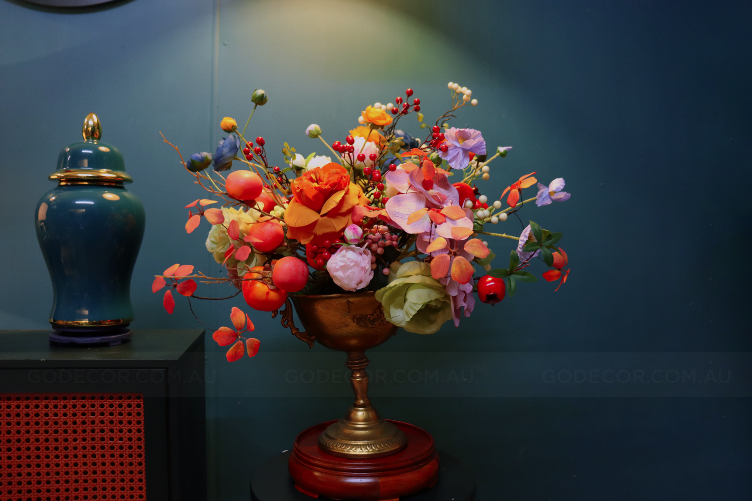 VINTAGE ARRANGEMENT FLOWERS IN VASE